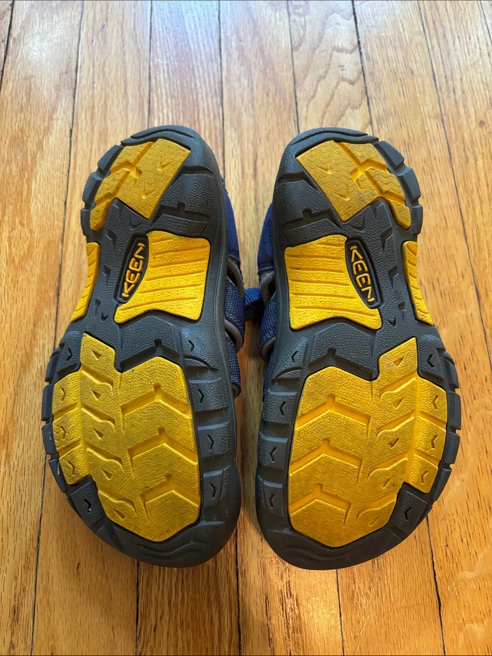 Keen sturdy closed